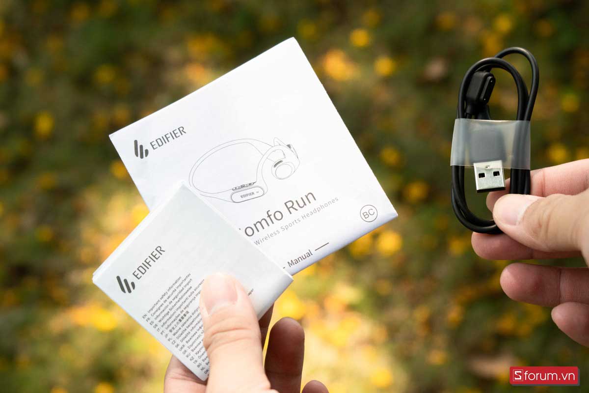 Phụ kiện đi kèm của Edifier Comfo Run