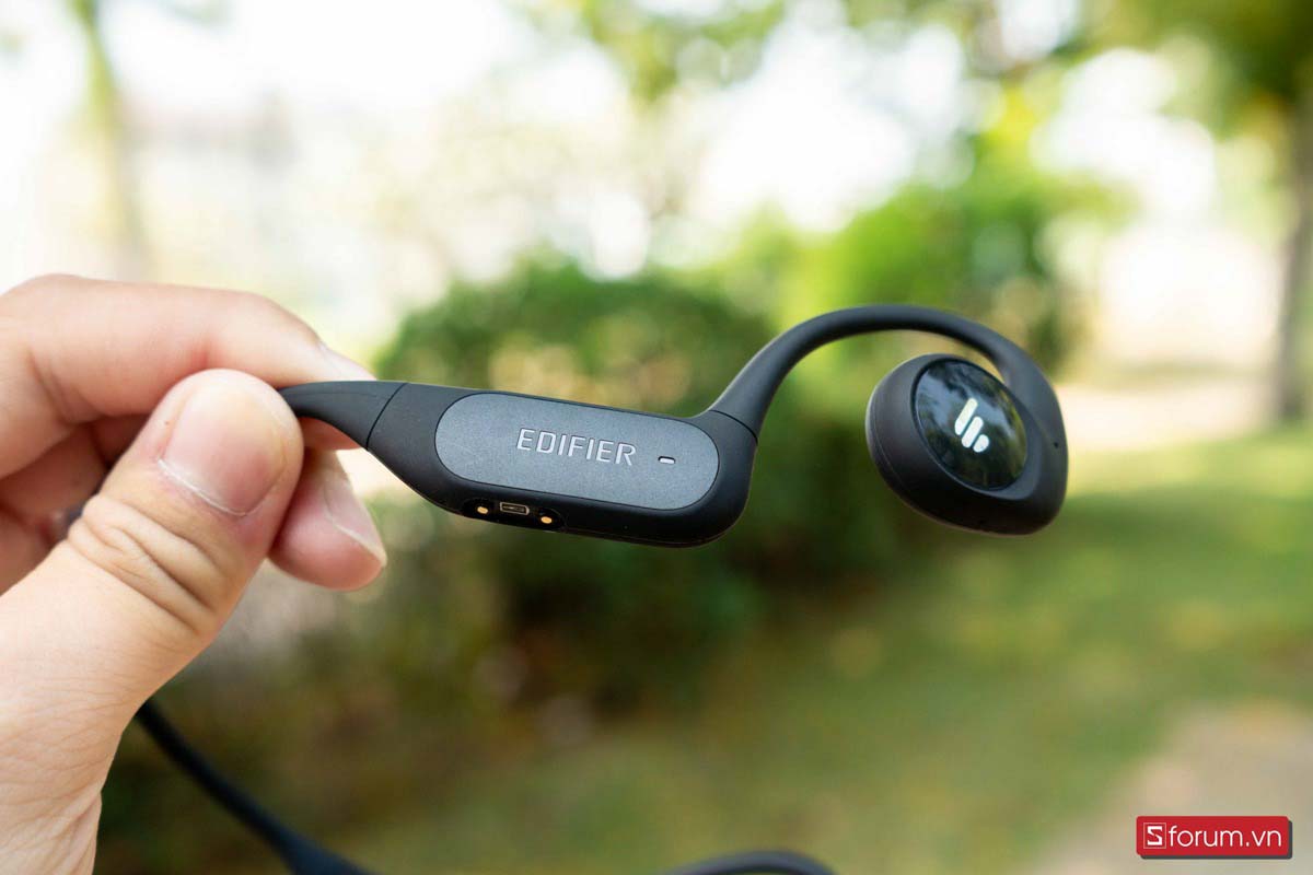 Edifier Comfo Run với phần tai nghe ôm sát tai