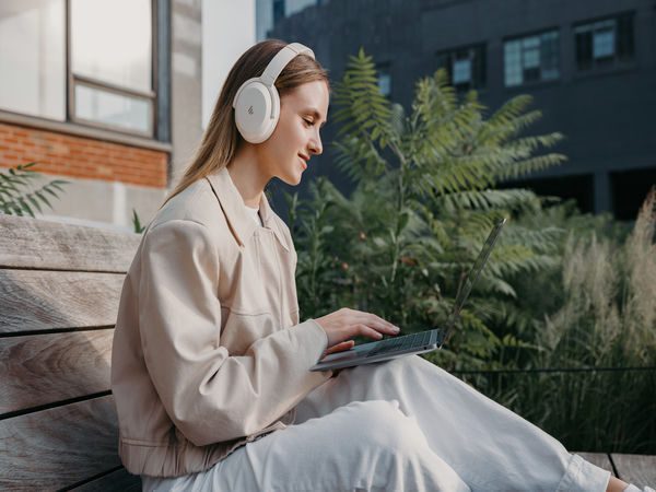 Tai nghe Bluetooth