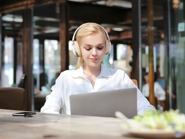 Tai nghe Bluetooth