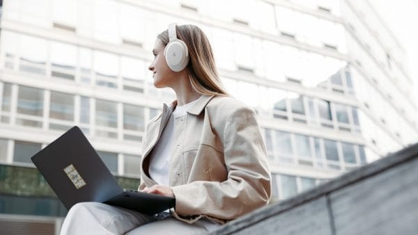 Tai nghe Bluetooth