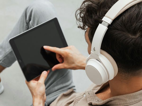 Tai nghe Bluetooth
